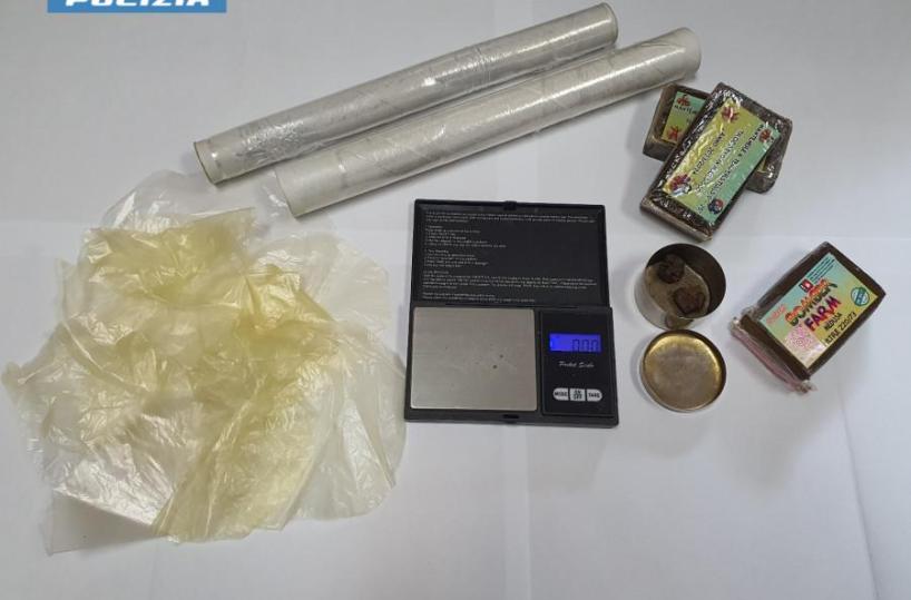Lecce, s'intratteneva col "cliente" sotto casa: arrestato con 300 gr di hashish 53enne di Trepuzzi 