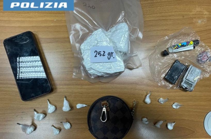 Taranto, spacciava la cocaina a domicilio nascondendola nella cassetta delle poste: arrestato 23enne