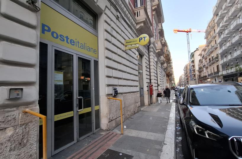 Bari, colpisce donna con un martello in testa e le ruba la pensione appena prelevata: uomo in fuga