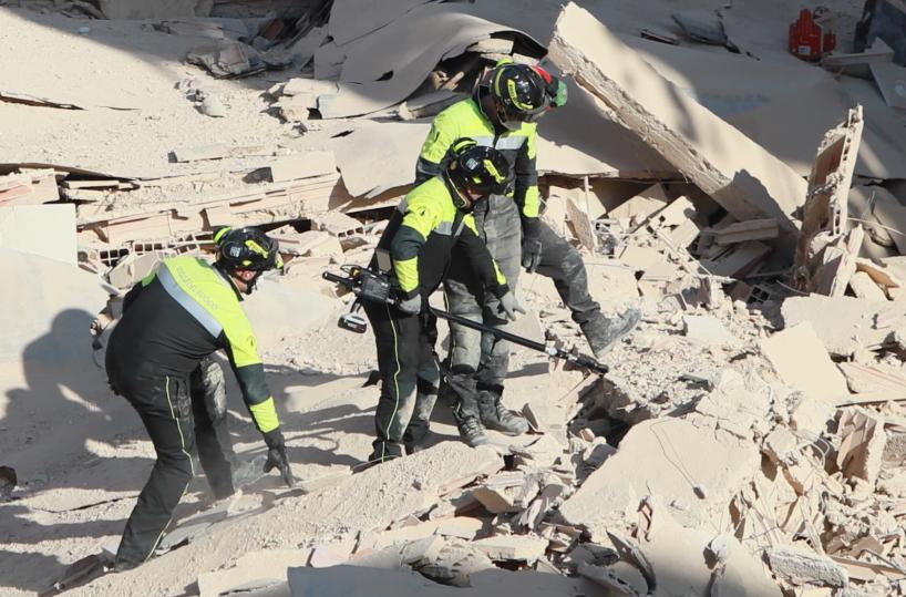 Crollo palazzina a Bari, anche il cane di Rosalia De Giosa estratto vivo dalle macerie: affidato ai parenti, è scappato