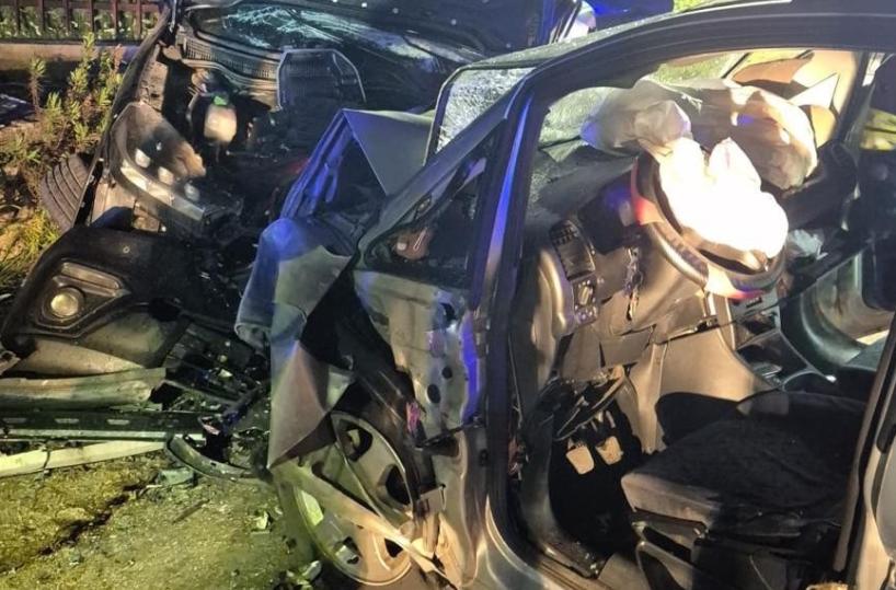 Schianto fra due auto sulla Modugno-Bitetto: conducenti intrappolati fra le lamiere