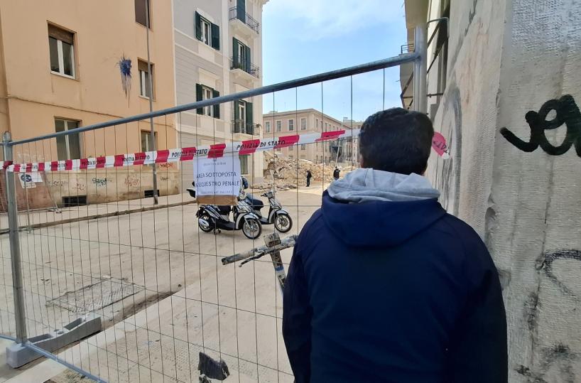 Bari, ecco i messaggi di allarme un’ora prima del crollo: «Non entrate in quel palazzo»