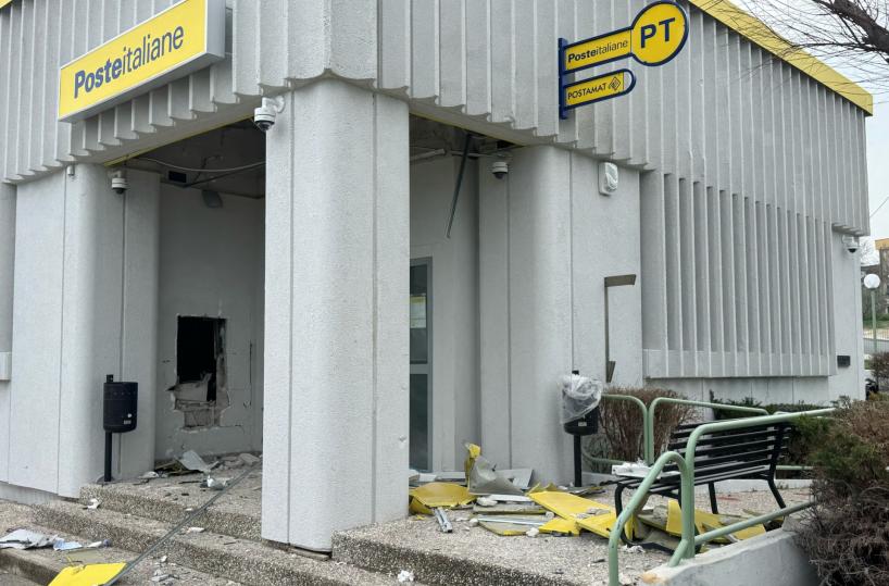 Ordona, nella notte in tre a volto coperto fanno esplodere postamat ma fuggono a mani vuote