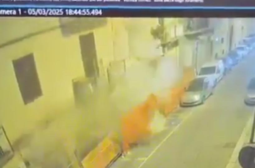Bari, parla il direttore dei lavori: «Ho citofonato a tutti dicendo uscite, il palazzo sta crollando. C’erano persone in casa»