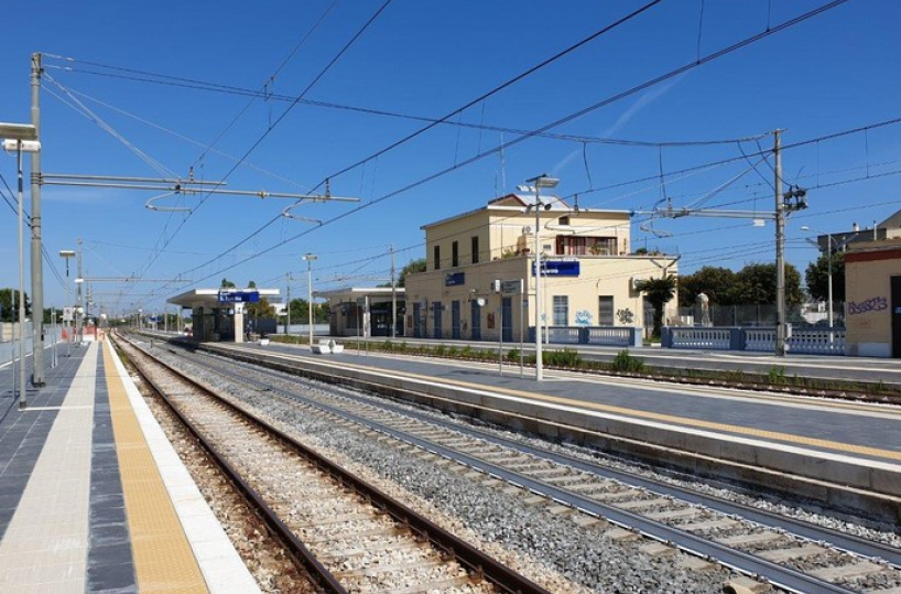 Persone sui binari nel tratto Bari-Foggia, tra Parco Nord e Santo Spirito: ritardi e disagi