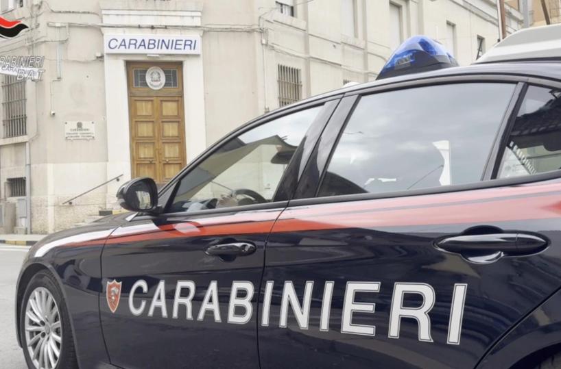 Si finge dipendente delle Poste e si fa consegnare da un'anziana 20mila euro per «aiutare» nipote: arrestato a Barletta