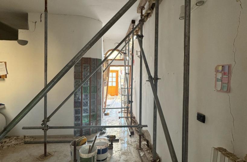 Crollo palazzina Bari, una speranza per il «salvataggio» di via Pinto 16: puntelli sull’edificio compromesso