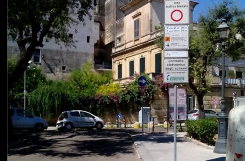 Lecce e la Ztl a maglie più larghe: è di nuovo scontro