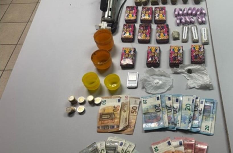 Spaccio di cocaina e hashish, due arresti nel quartiere Tamburi a Taranto