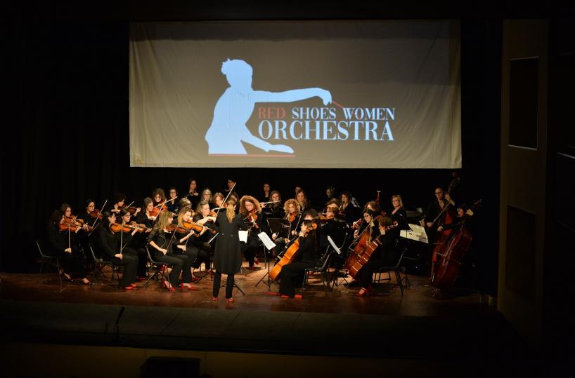 A Bisceglie La Voce delle Donne con la Red Shoes Women Orchestra