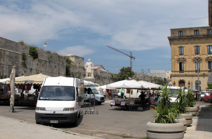 Piazza Libertini, rebus ambulanti: l’Amministrazione cerca soluzioni