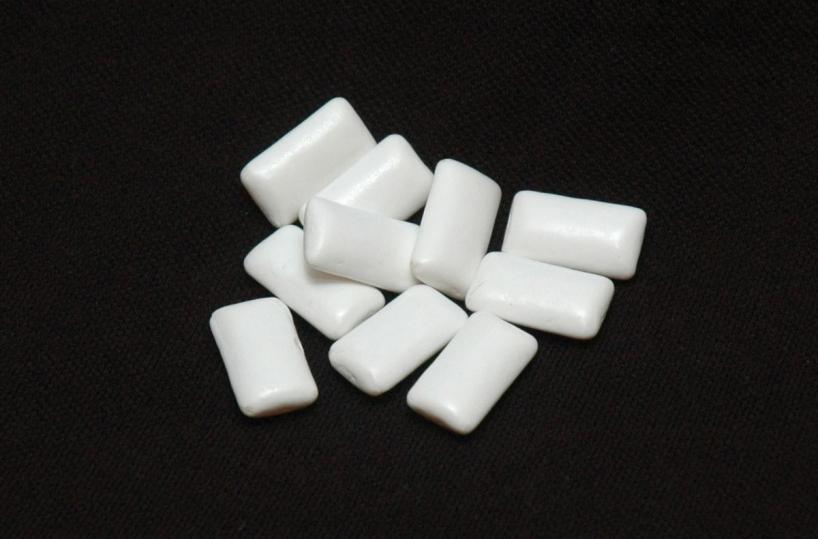 Chewing gum, prudenza: possono far inghiottire pericolose microplastiche