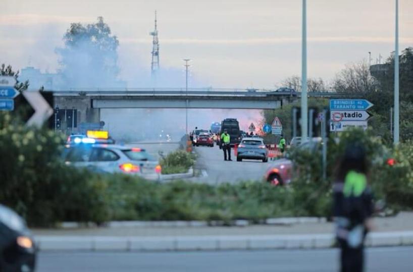 Calcio: scontri tra tifosi e poliziotti per Lecce-Roma