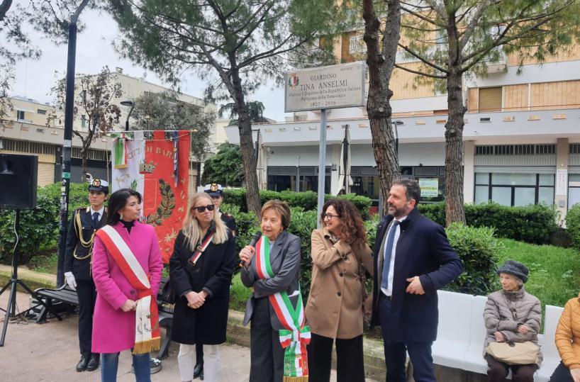 Bari, l'area di corso Alcide De Gasperi tra il civico 379 e 381 intitolata a Tina Anselmi