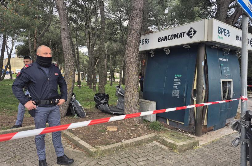 Matera, nella notte assalto ad un bancomat al rione Agna