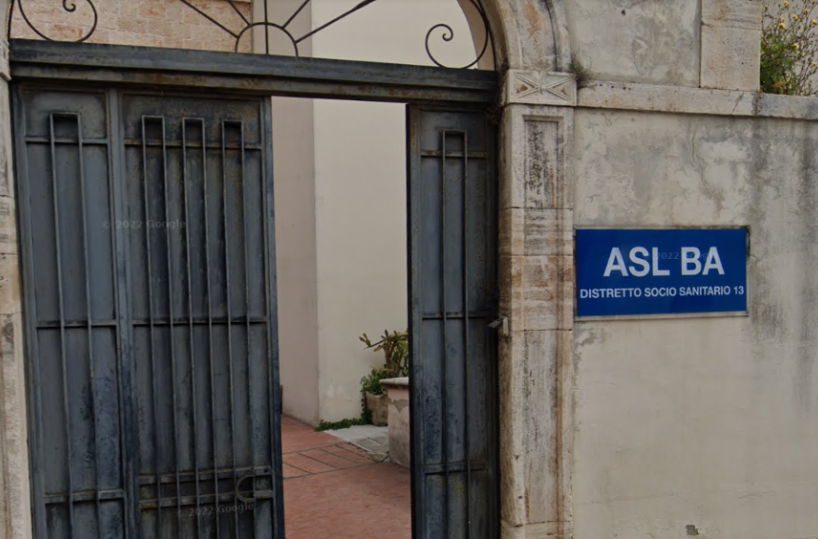 Turi, cadono calcinacci al poliambulatorio: attività sanitarie trasferite a Gioia Del Colle