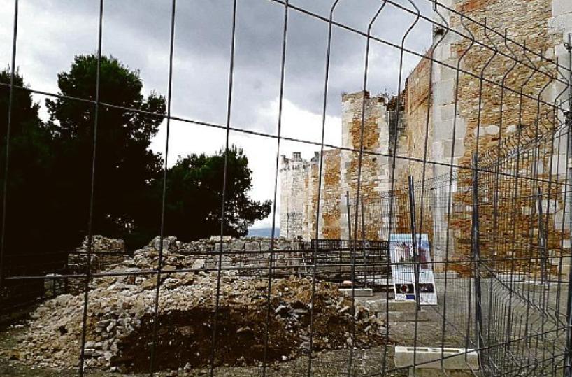 A Lucera un chiosco davanti al castello: il gabbiotto della discordia è pronto ad essere posizionato