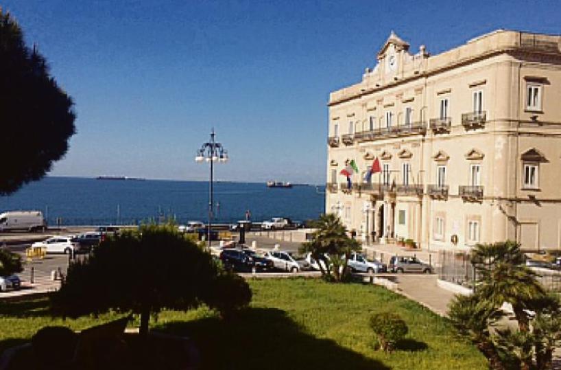 Taranto, il prossimo sindaco obbligato a una guida strabica