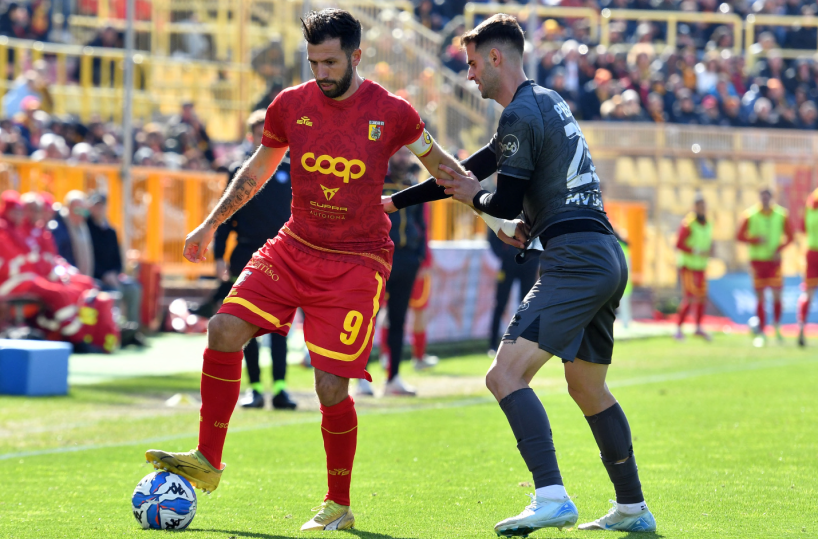 Bari, partita &laquo;folle&raquo; a Catanzaro: dopo Carrara si rialza a un passo dal baratro. Ora il big-match col Palermo