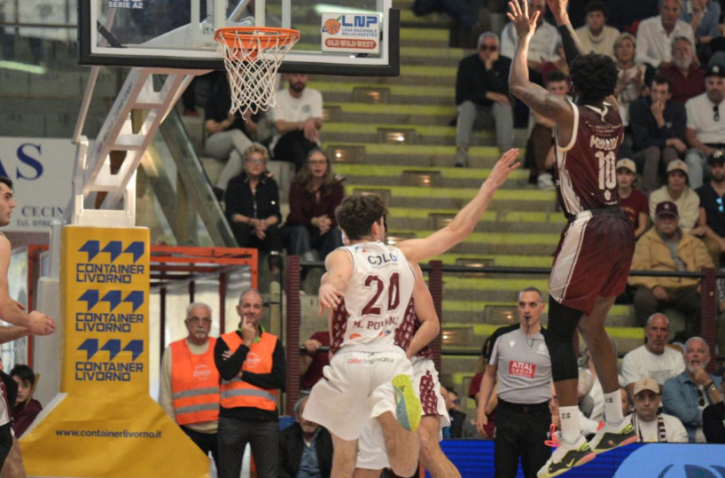 Basket, Nardò mai in partita: brutta sconfitta a Livorno