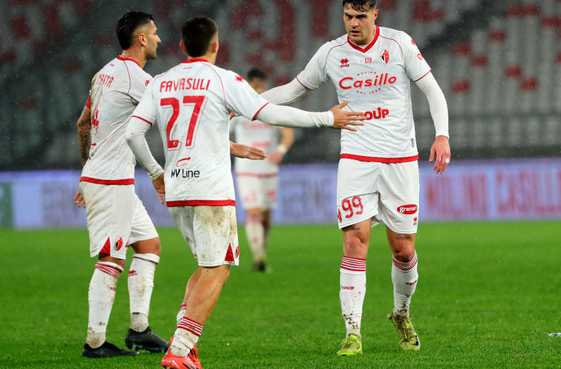 Il Bari cooperativa del gol: Longo non avrà un bomber di razza ma ben 19 a segno