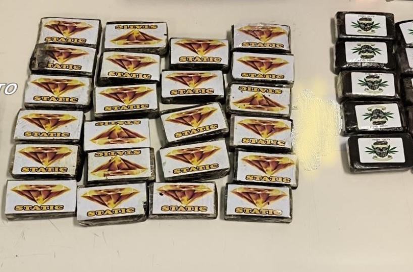 Cinque chili di hashish sotto al letto, pronti per essere spacciati a Pasqua e Pasquetta: a Taranto arrestato 29enne