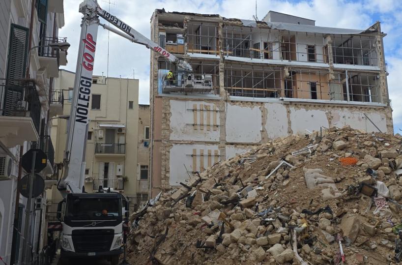 Bari, ripresi i lavori nel cantiere della palazzina crollata in via Pinto