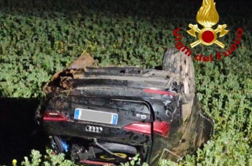 Casamassima, perde il controllo dell'auto sulla statale: morto 23enne. Doppia tragedia: schianto fra Corato e Bisceglie, una vittima e due feriti