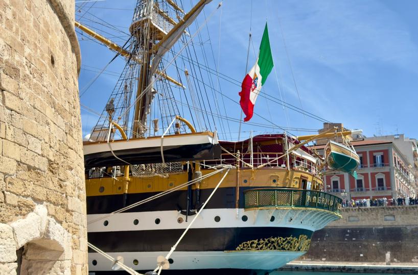 L'Amerigo Vespucci torna a Taranto: dal 16 al 22 aprile ormeggerà lungo la banchina del Castello Aragonese
