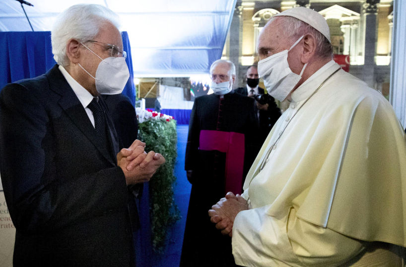 Papa Francesco e il suo rapporto con il Quirinale: i rapporti speciali con Mattarella e Napolitano