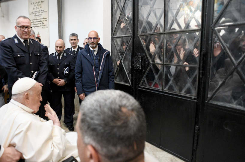 Da Lampedusa a Regina Coeli la chiesa di Francesco in viaggio tra la gente