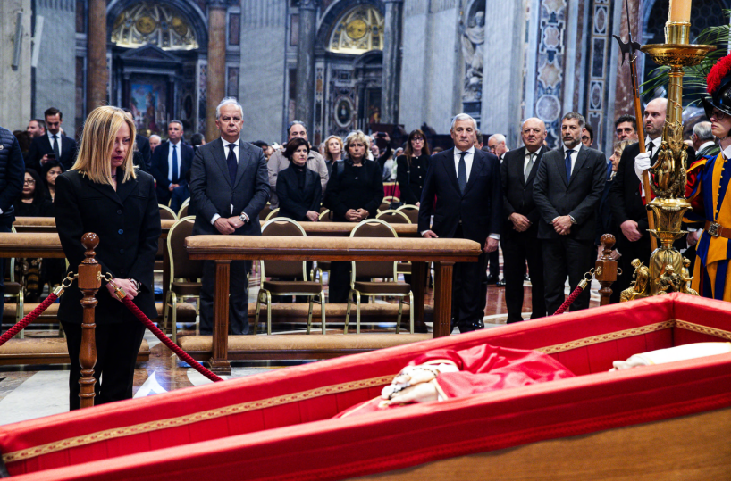 Papa, da oggi la salma esposta a San Pietro: attesi in 200mila