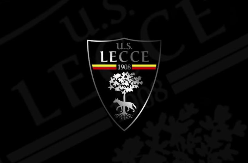 Atalanta-Lecce, i salentini in campo in maglia bianca per protesta: «La partita dei valori calpestati»