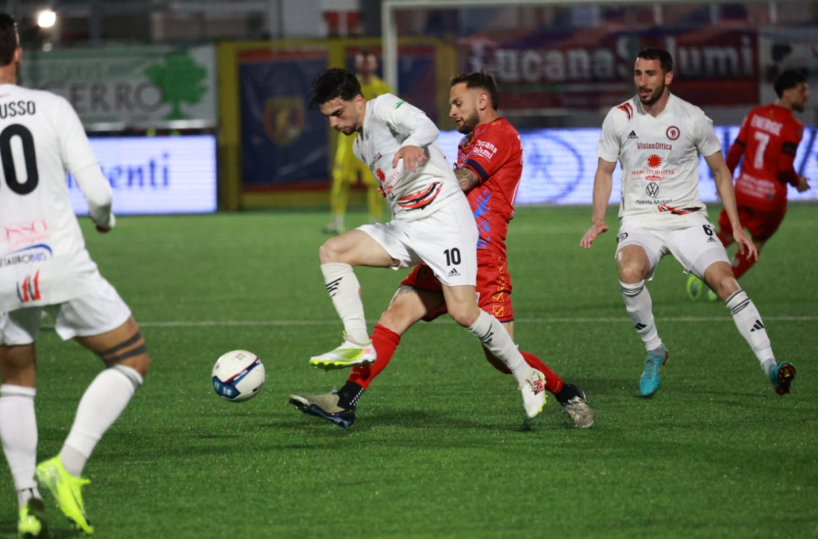 Il Foggia ai playout: a Picerno pari inutile