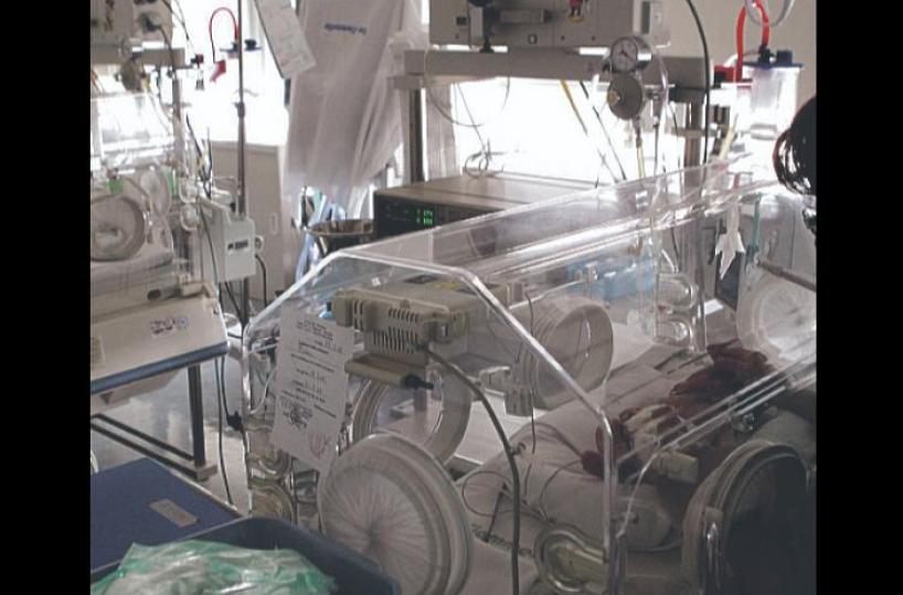 Brindisi, la denuncia: «Punto nascite e terapia intensiva neonatale al collasso». L'Asl: «Allarmismi infondati»