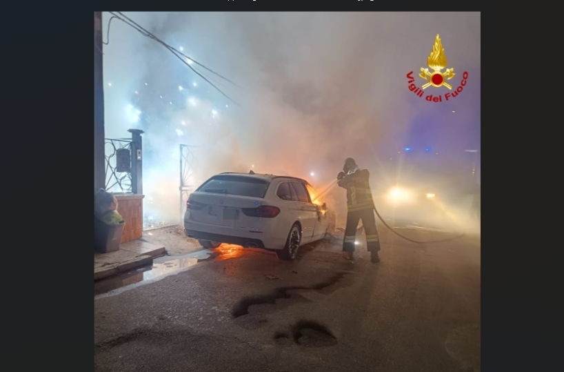 San Pietro Vernotico, nella notte in fiamme una autovettura in via Taranto