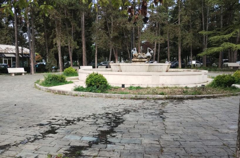 Rimane a secco la fontana del parco di «Montereale»