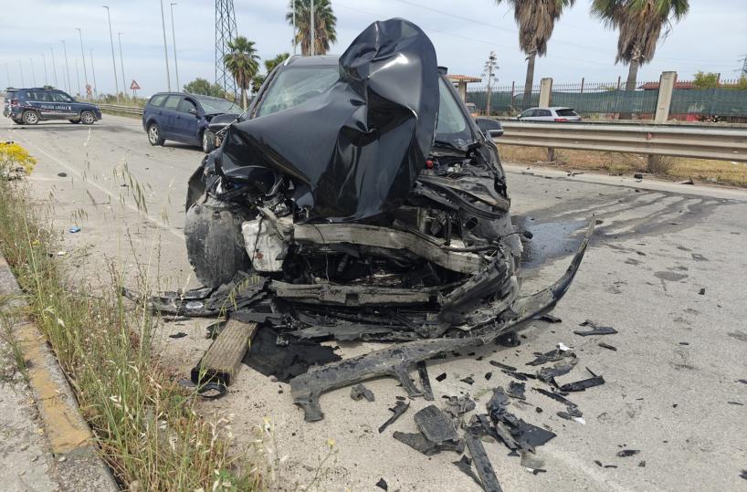 Cerignola, scontro tra auto sulla sp77: 7 persone ferite, tra loro una donna in gravi condizioni