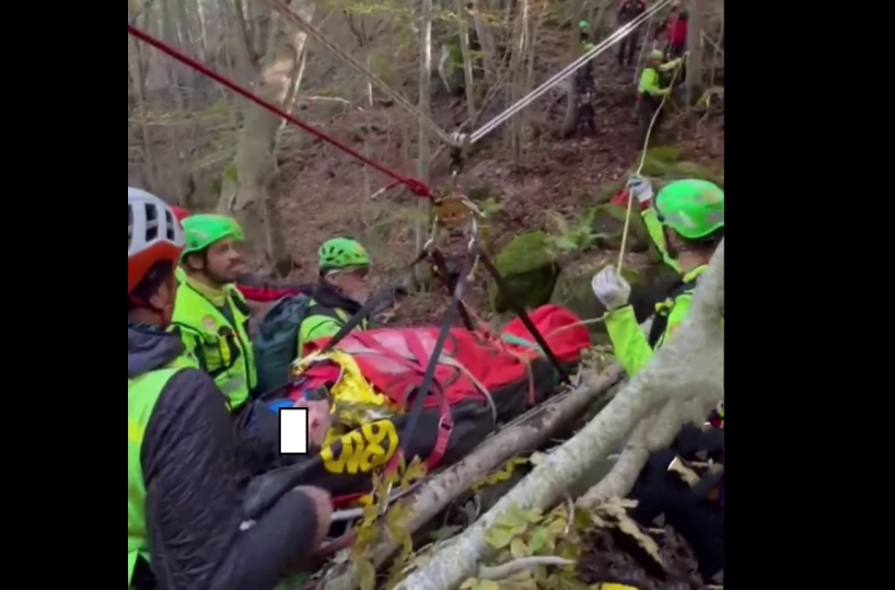 Sei giovani escursionisti baresi soccorsi sul Pollino: uno di loro era scivolato, ha una frattura