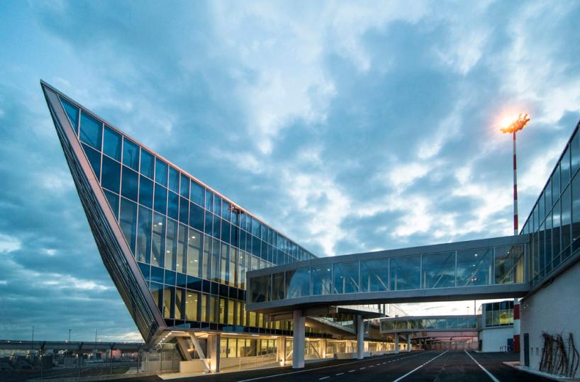 Aeroporti di Puglia, nei primi 4 mesi del 2025 quasi tre milioni di passeggeri