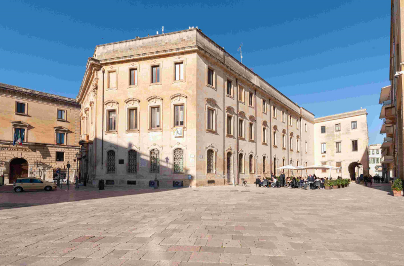 Movida fracassona e violenta nel centro storico di Lecce: la sindaca chiude i locali alle 23