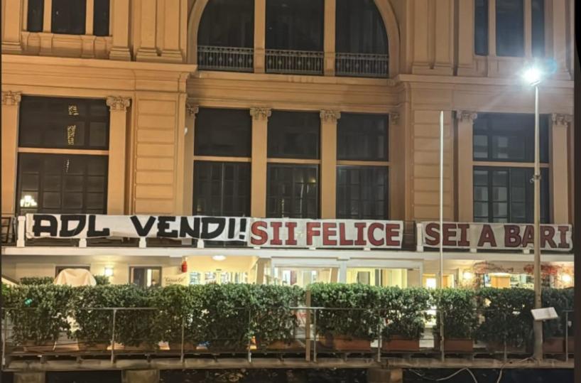 Bari, la protesta dei tifosi contro De Laurentiis anche a San Nicola: lo striscione appeso sul teatro Margherita