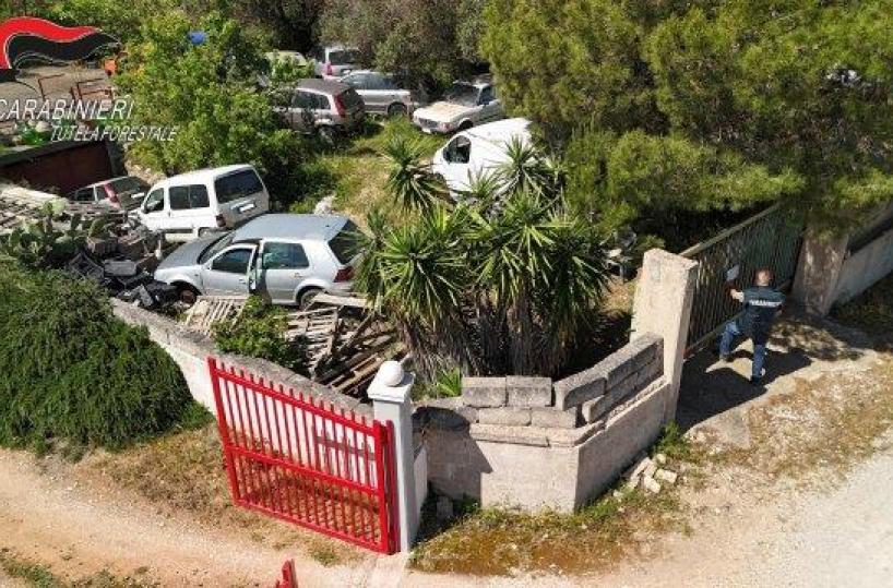 Manduria, cimitero di auto smontate o abbandonate: sequestrato terreno insieme a autodemolizione abusiva