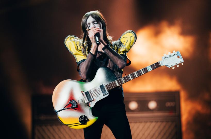 «Nessuna scaramanzia, prima di salire sul palco faccio stretching. Topo Gigio? Ci siamo sentiti...», Lucio Corsi racconta il suo Eurovision