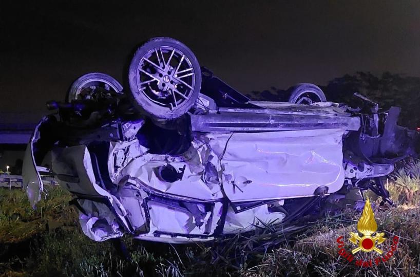 Bari, auto si ribalta sulla SS16: donna ricoverata in codice rosso