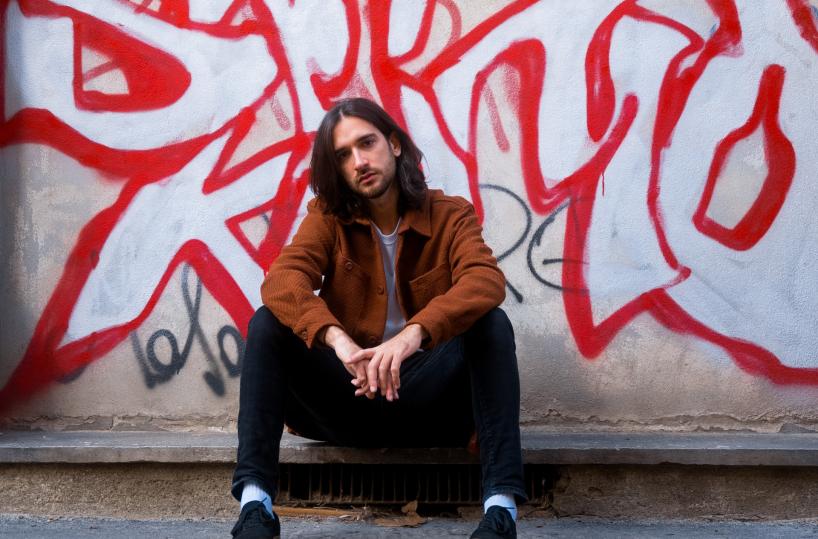 «Rètina», il nuovo singolo di Cappie esplora la nostalgia, tra schermi e distanze