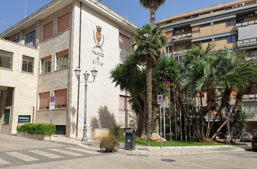 La polemica a Brindisi: «Assunzioni, in lista chi non ne ha diritto: cambiale elettorale»