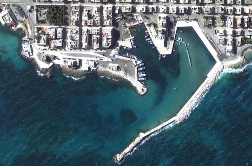 Sospetto ordigno bellico in mare, chiuso il porto di Savelletri