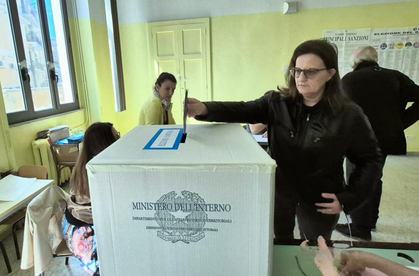 Scomparso il simbolo del Pd: a Matera votazioni laboratorio