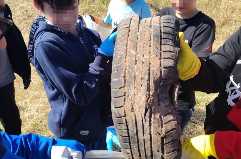 Cassano delle Murge, 350 studenti in azione per rimuovere 500 kg di plastica e rifiuti